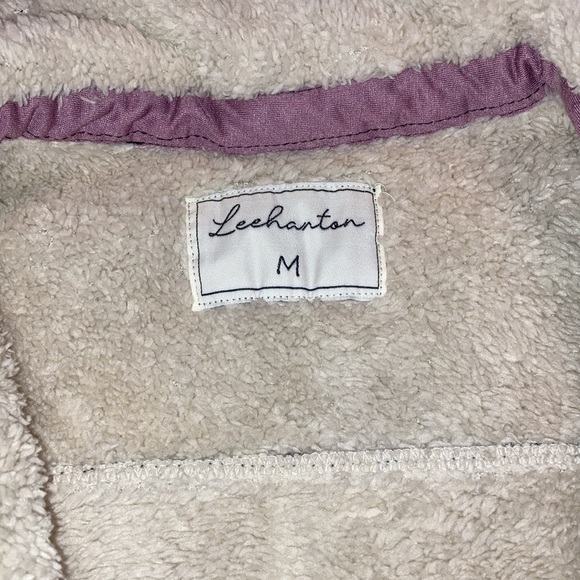 New with tags Leehanton woman’s plaid flannel jacket. Size M - Picture 3 of 7